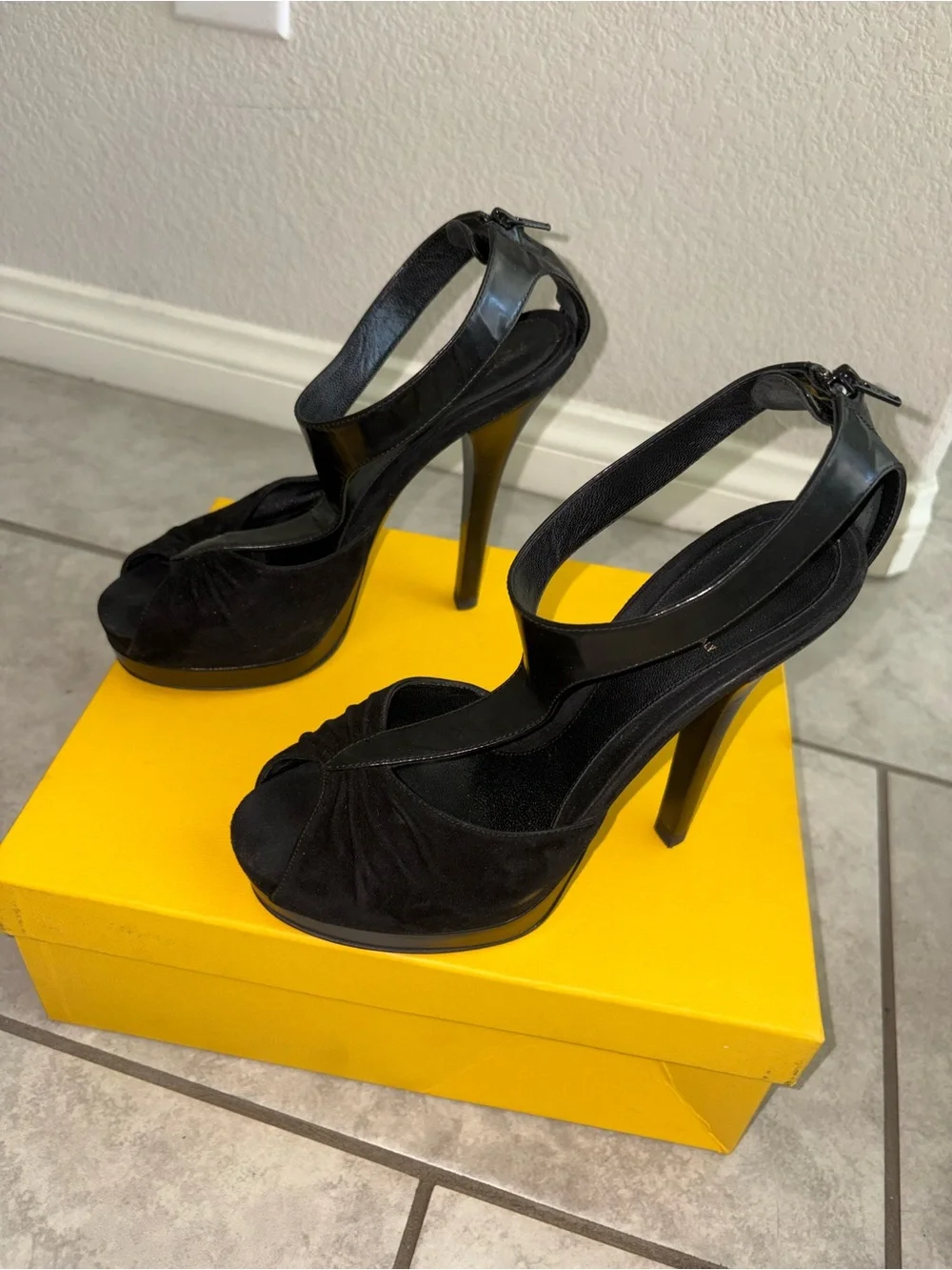 FENDI T STRAP Black Suede Leather Spuntata Peep Toe 5” Heels Size38